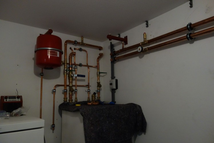 leidingen leidingen bij warmtepomp